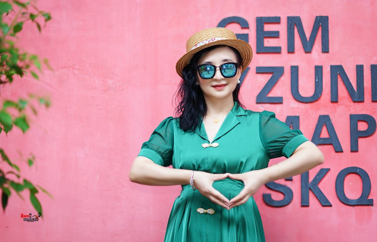 【绿衣美女】---闪亮