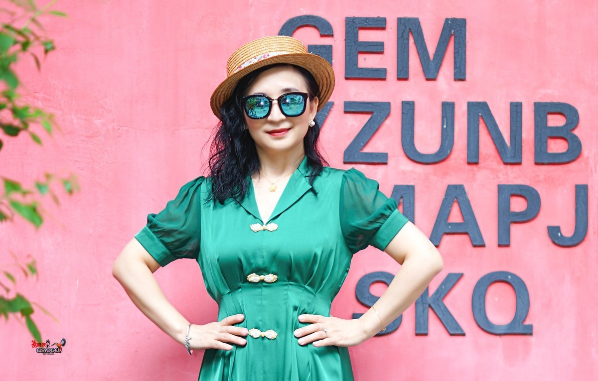 【绿衣美女】---闪亮