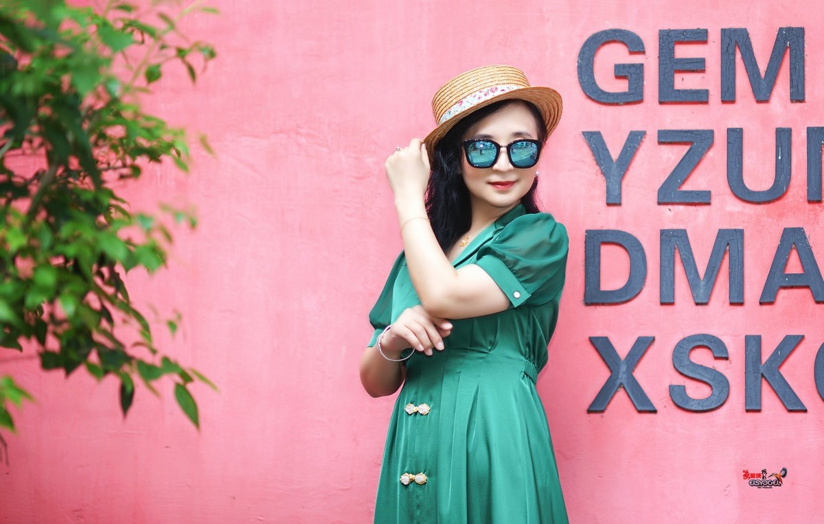 【绿衣美女】---闪亮