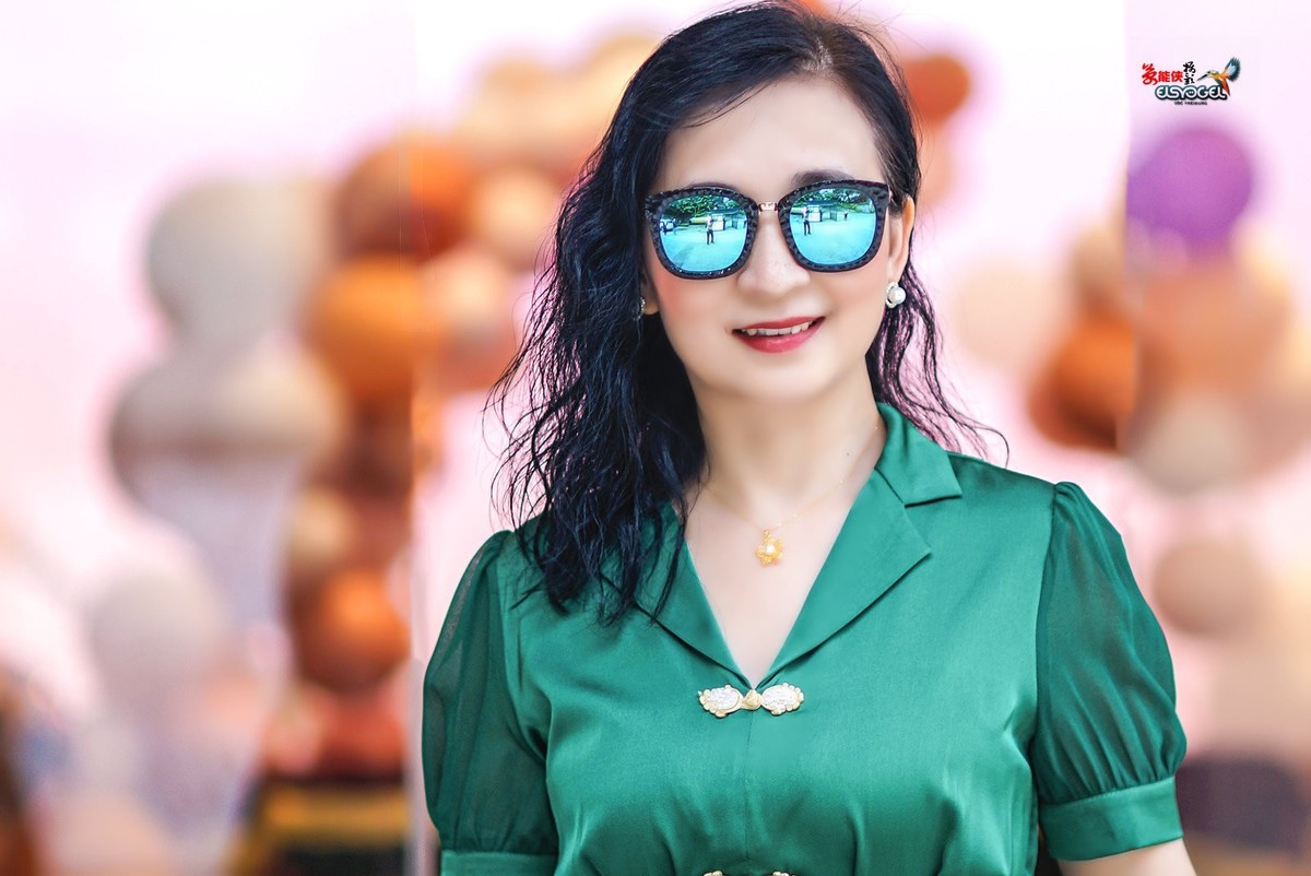 【绿衣美女】---闪亮