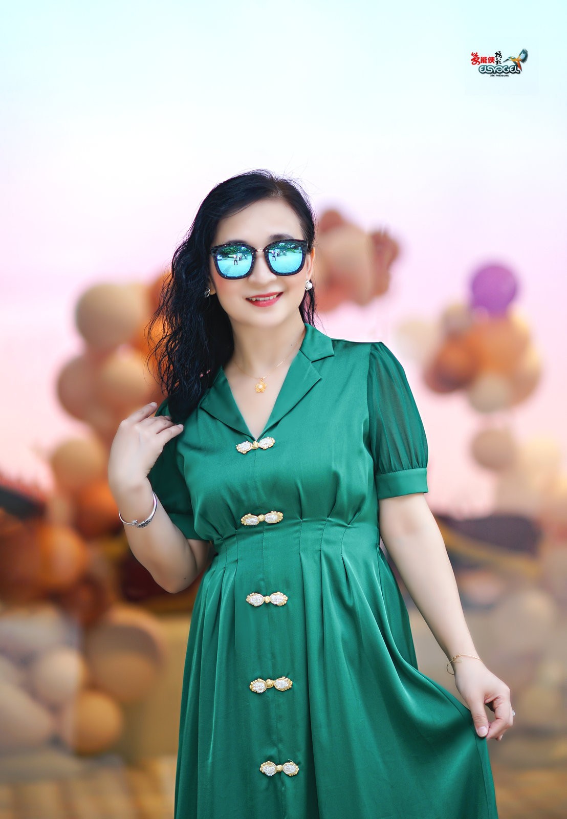 【绿衣美女】---闪亮