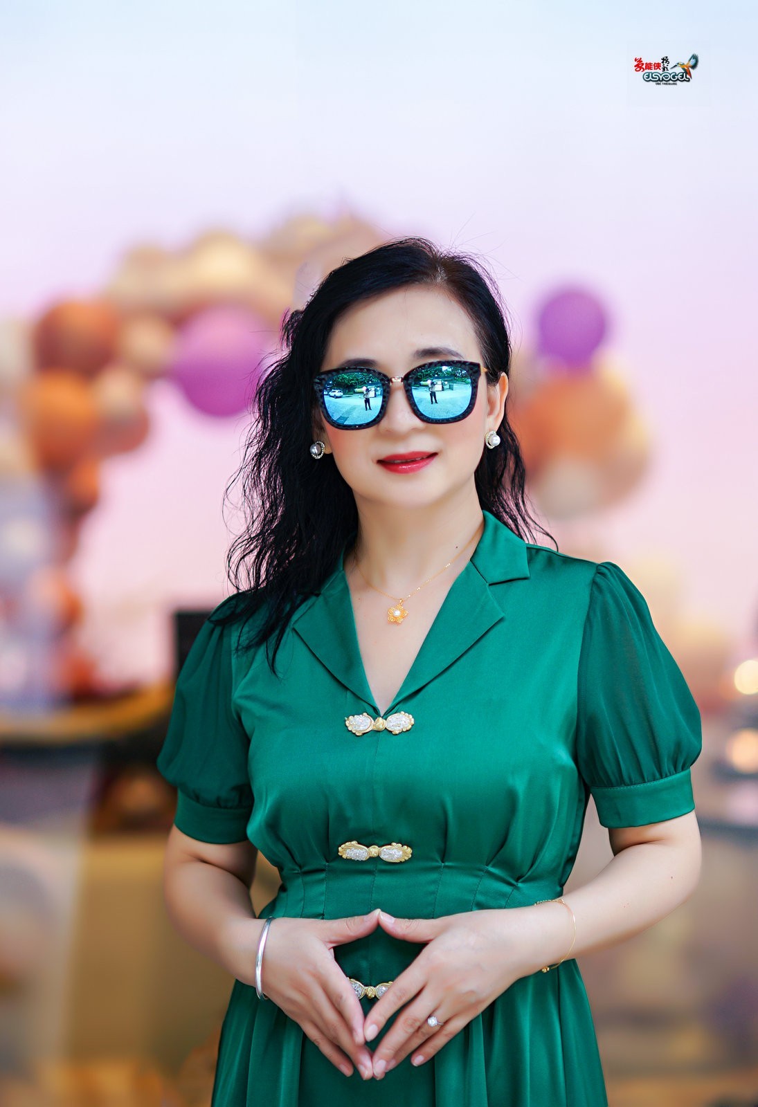 【绿衣美女】---闪亮