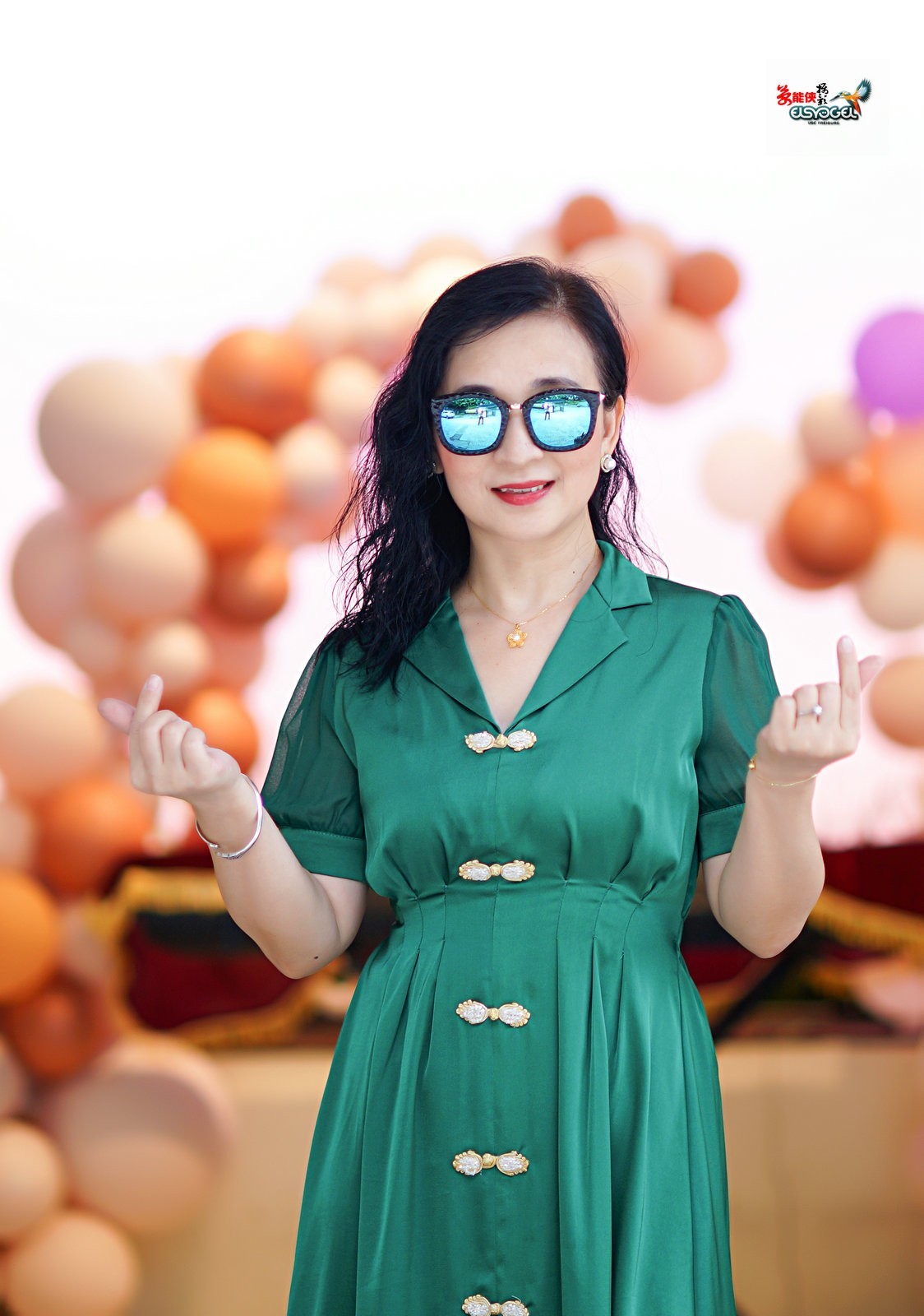 【绿衣美女】---闪亮