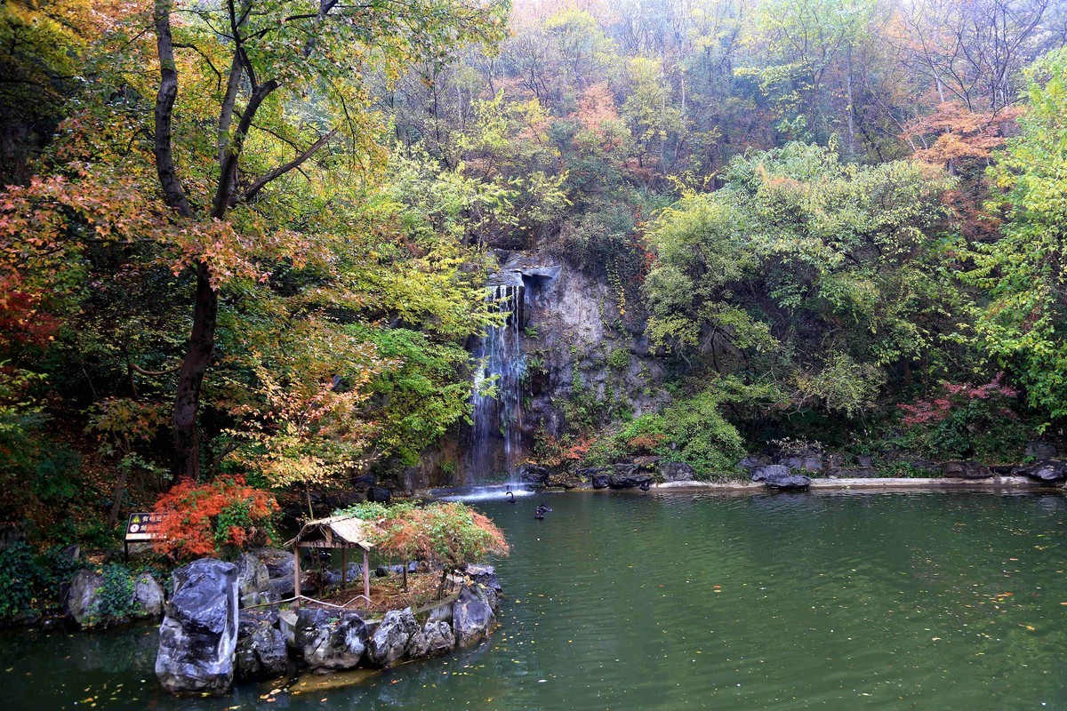 阴雨天的栖霞山之九小瀑布