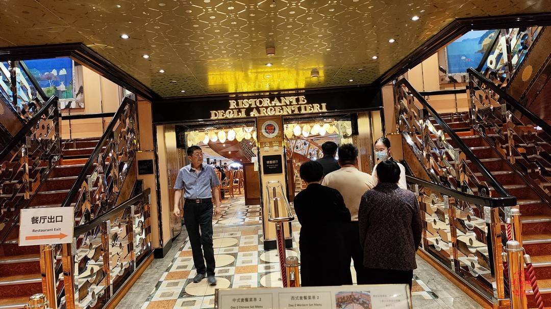 邮轮海上精彩纷呈的文娱活动     周鸣天