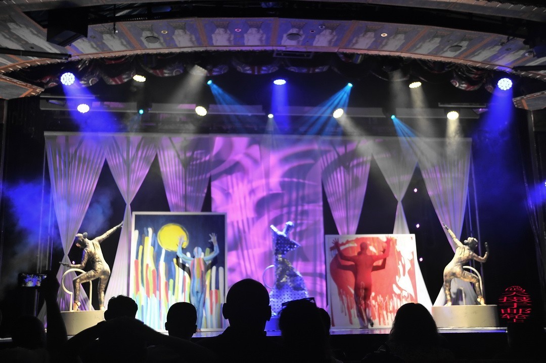 邮轮海上精彩纷呈的文娱活动     周鸣天