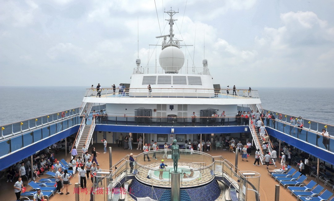 邮轮海上精彩纷呈的文娱活动     周鸣天