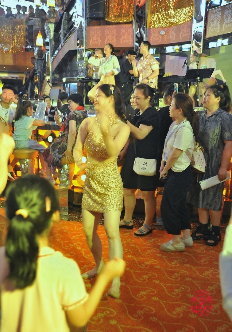 邮轮海上精彩纷呈的文娱活动     周鸣天