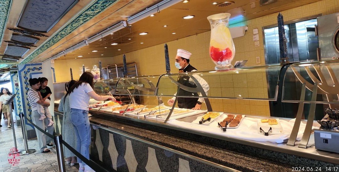 邮轮海上精彩纷呈的文娱活动     周鸣天