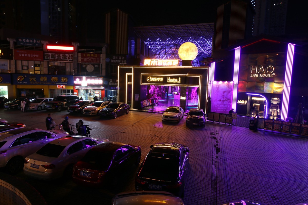 本来计划今天晚上出来拍喷泉看水的，结果可拍内容不多，就瞎拍了一些其他东西！