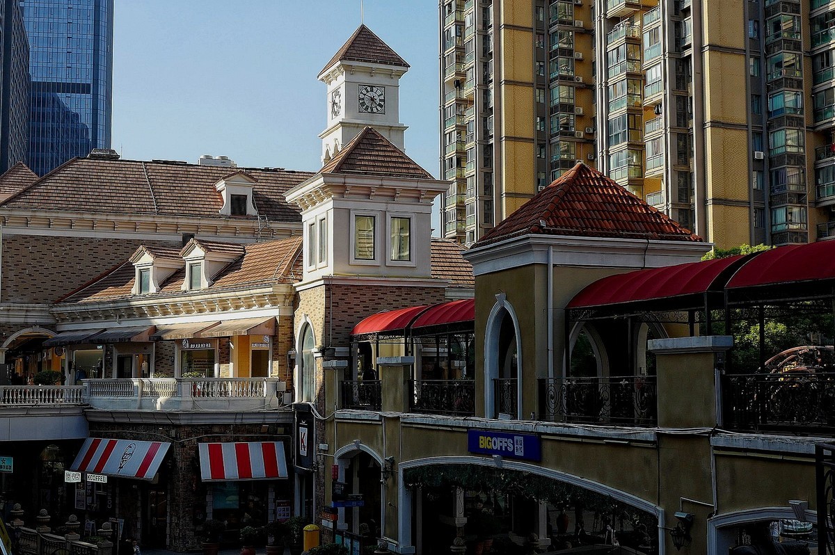 光谷步行街（上）