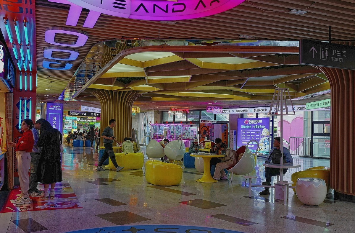 光谷步行街（上）