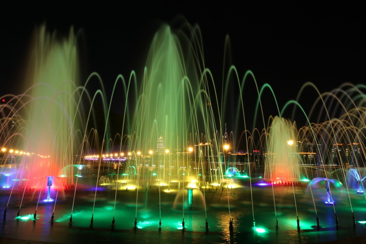 本来计划今天晚上出来拍喷泉看水的，结果可拍内容不多，就瞎拍了一些其他东西！