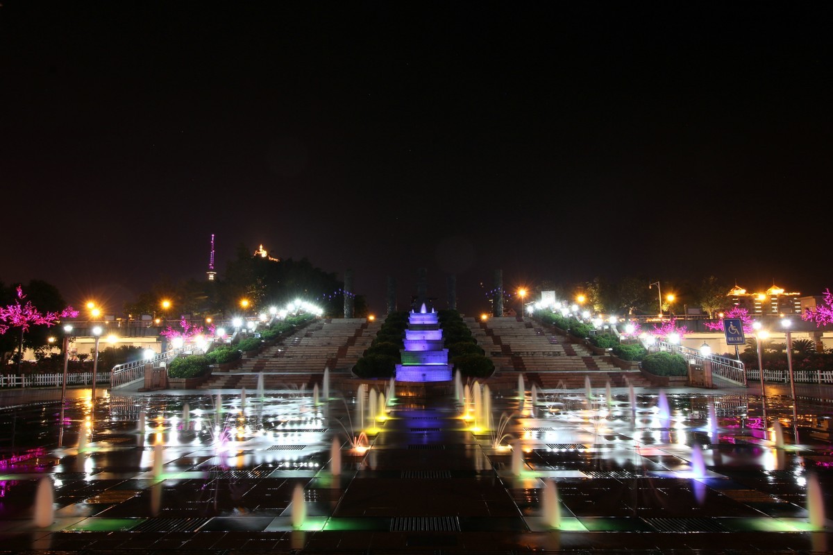 本来计划今天晚上出来拍喷泉看水的，结果可拍内容不多，就瞎拍了一些其他东西！