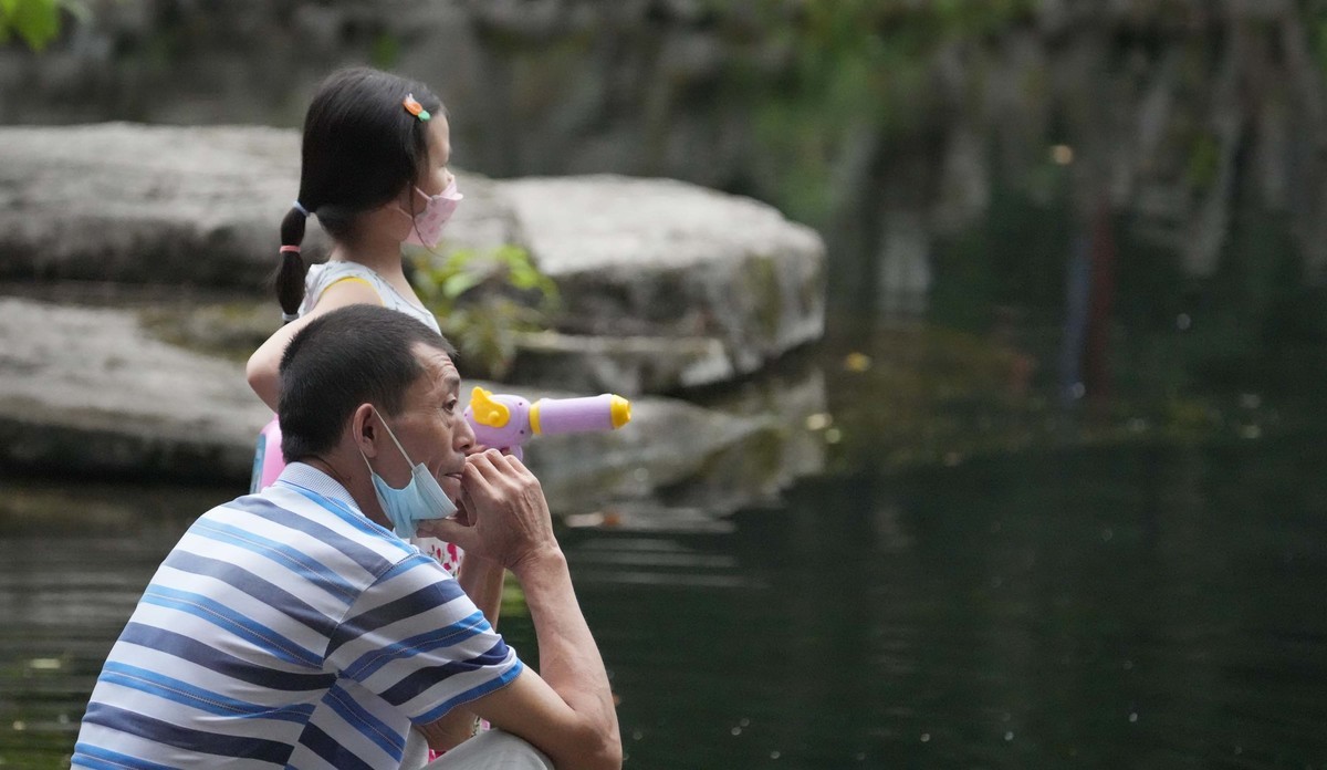 看看索尼ILCE-1 在阴暗的环境里抓拍的影像