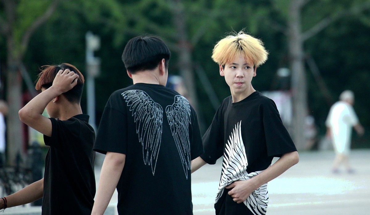 怪异的发型  文雅的小脸