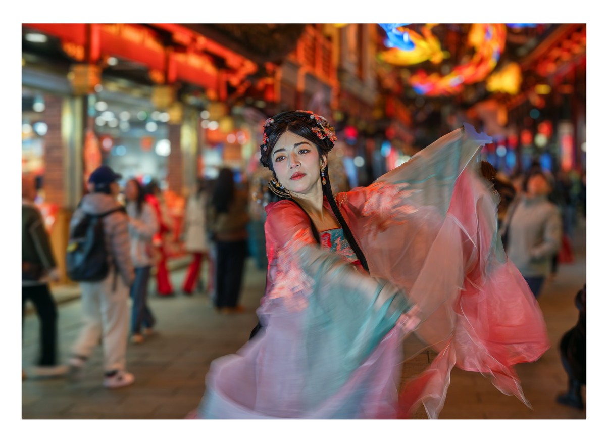 古装美眉贺新春