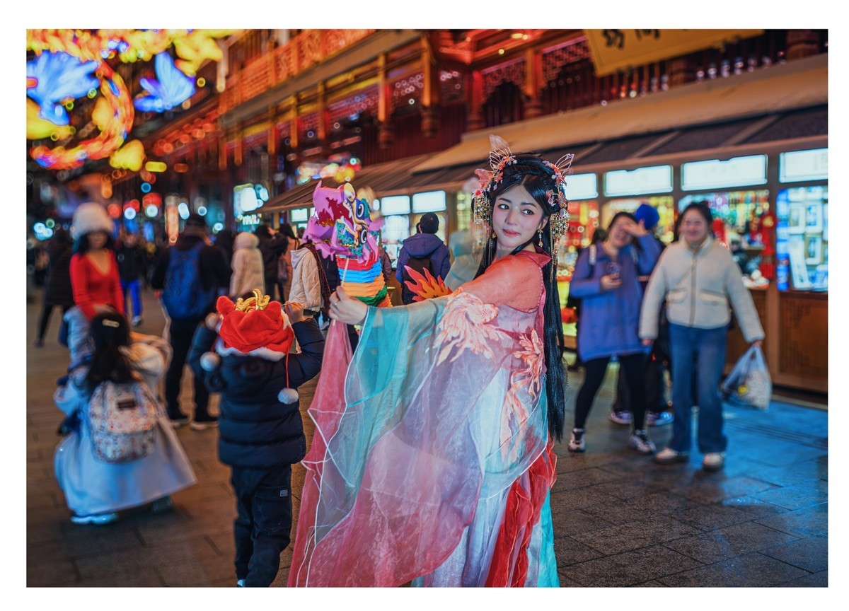 古装美眉贺新春