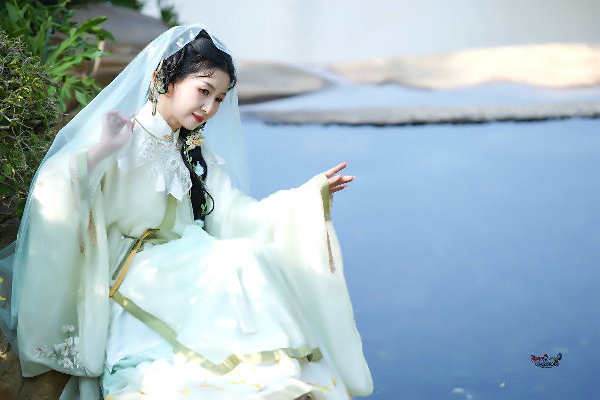 【水苑挽溪纱美女】---婉灵