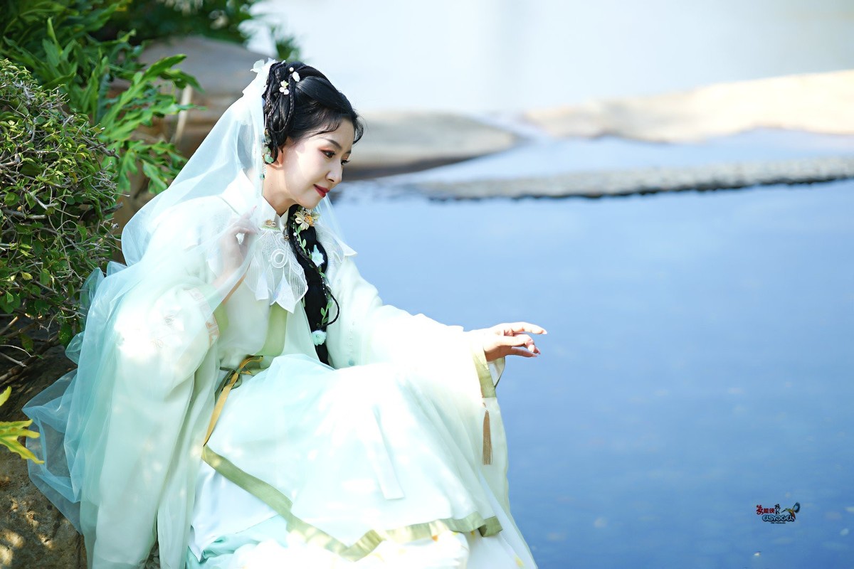 【水苑挽溪纱美女】---婉灵