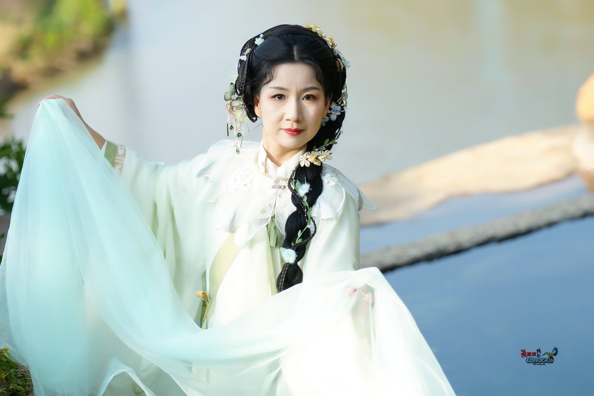 【水苑挽溪纱美女】---婉灵