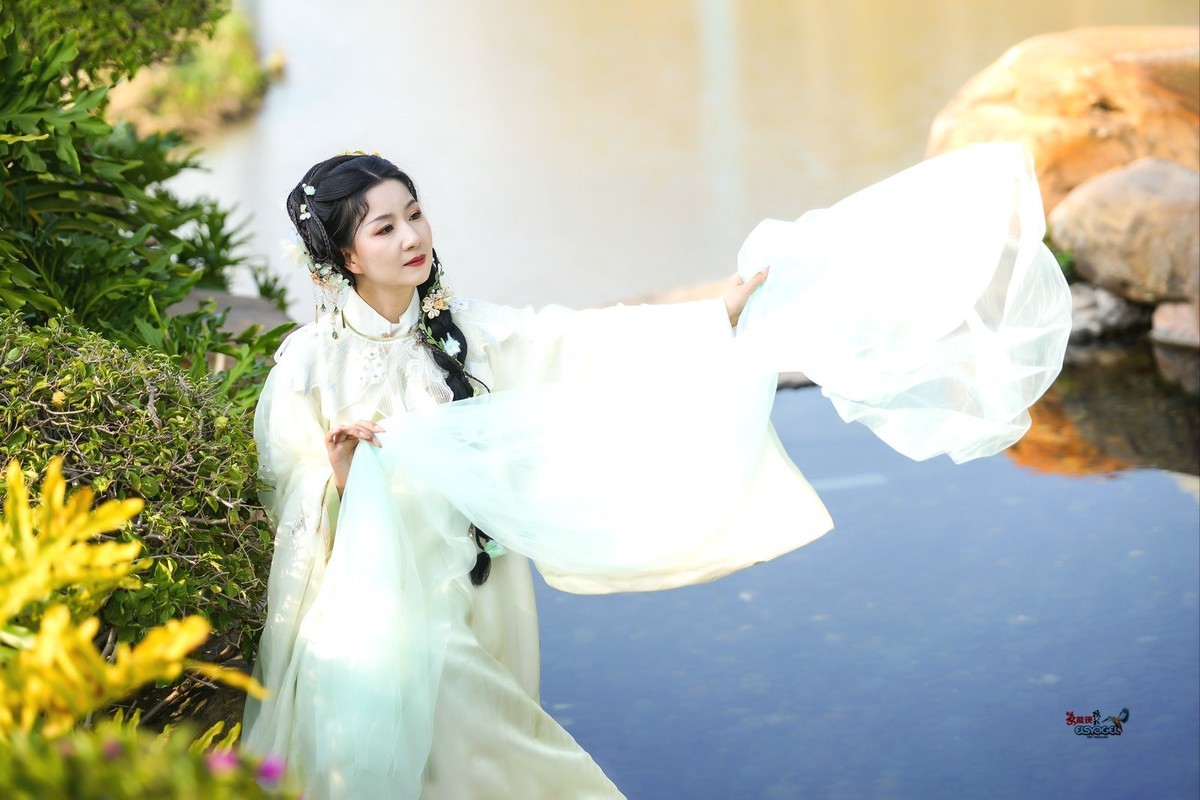 【水苑挽溪纱美女】---婉灵