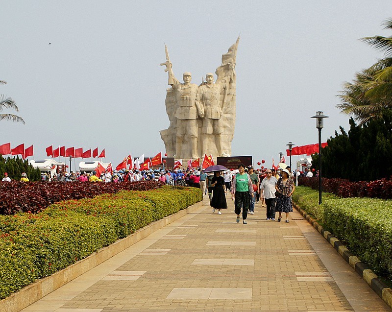 01《不老松：忆海南游记》21.01.13海南解放公园景区大门！