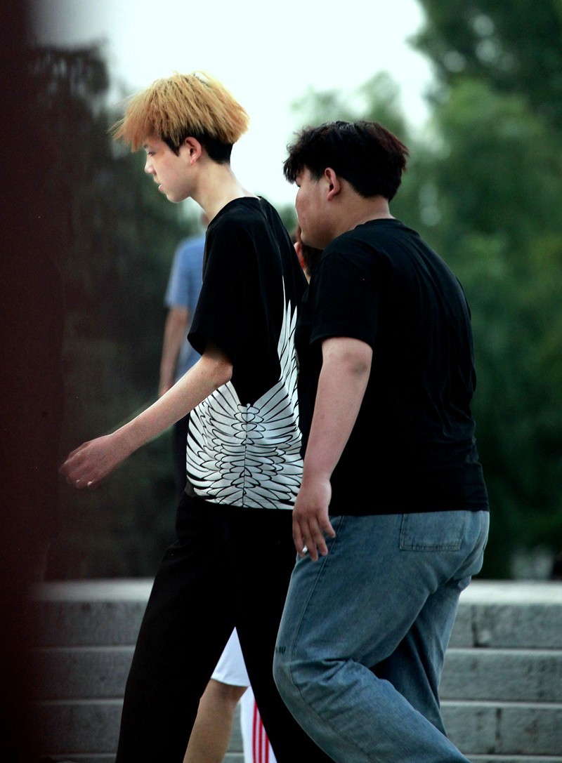 怪异的发型  文雅的小脸