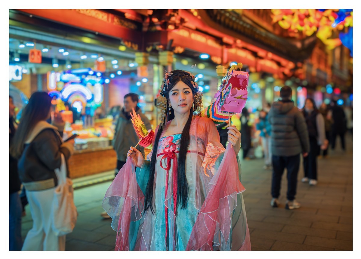 古装美眉贺新春