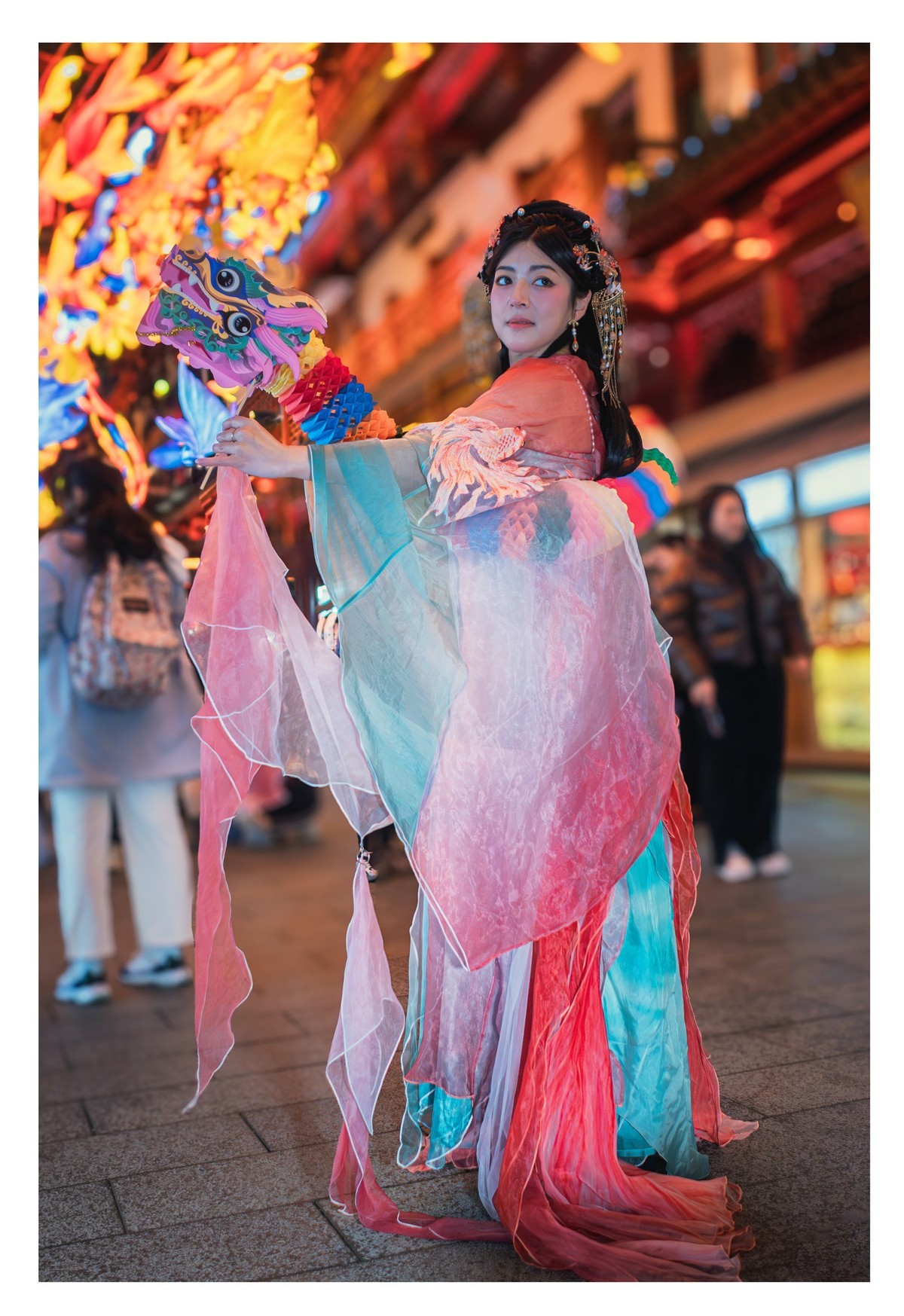 古装美眉贺新春