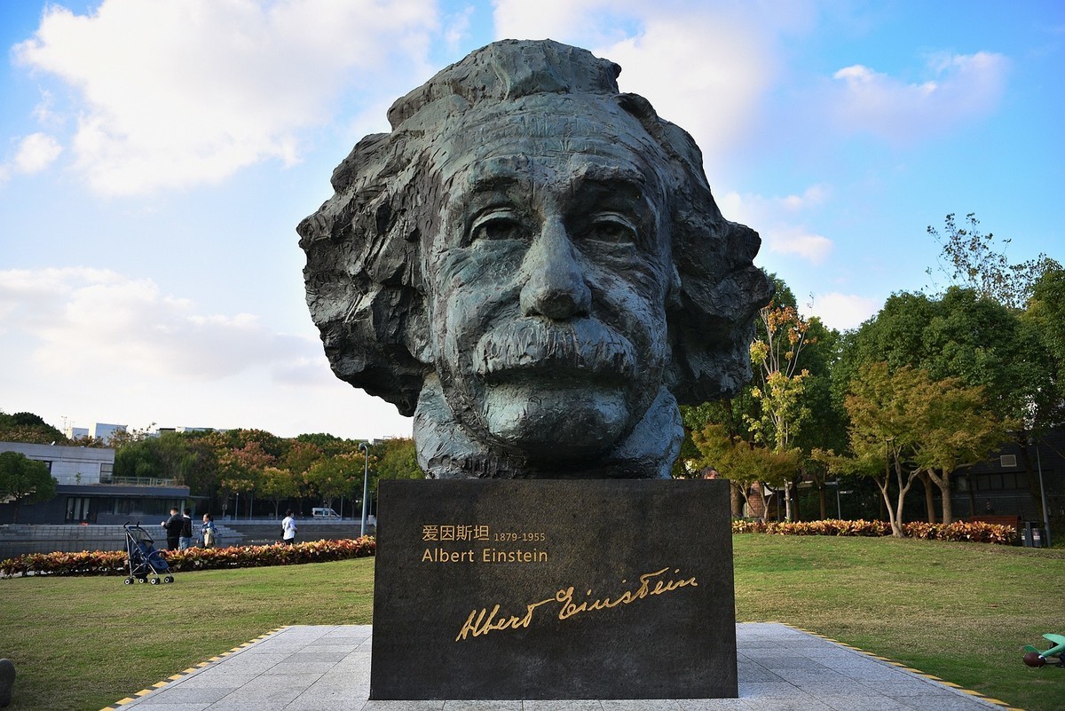 上海浦东爱因斯坦雕像