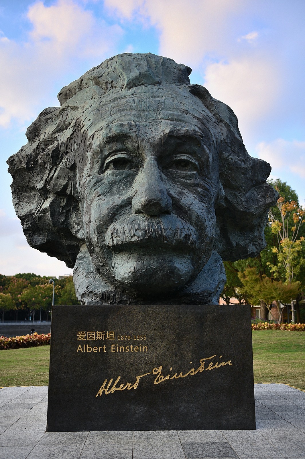 上海浦东爱因斯坦雕像