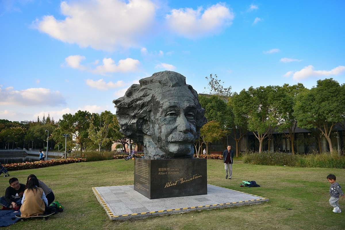 上海浦东爱因斯坦雕像