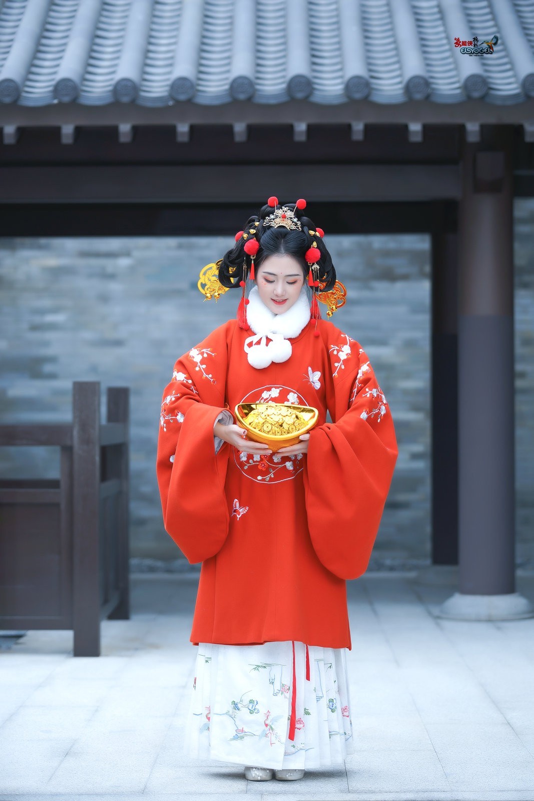 【金元宝财神少女】--- 半鹿