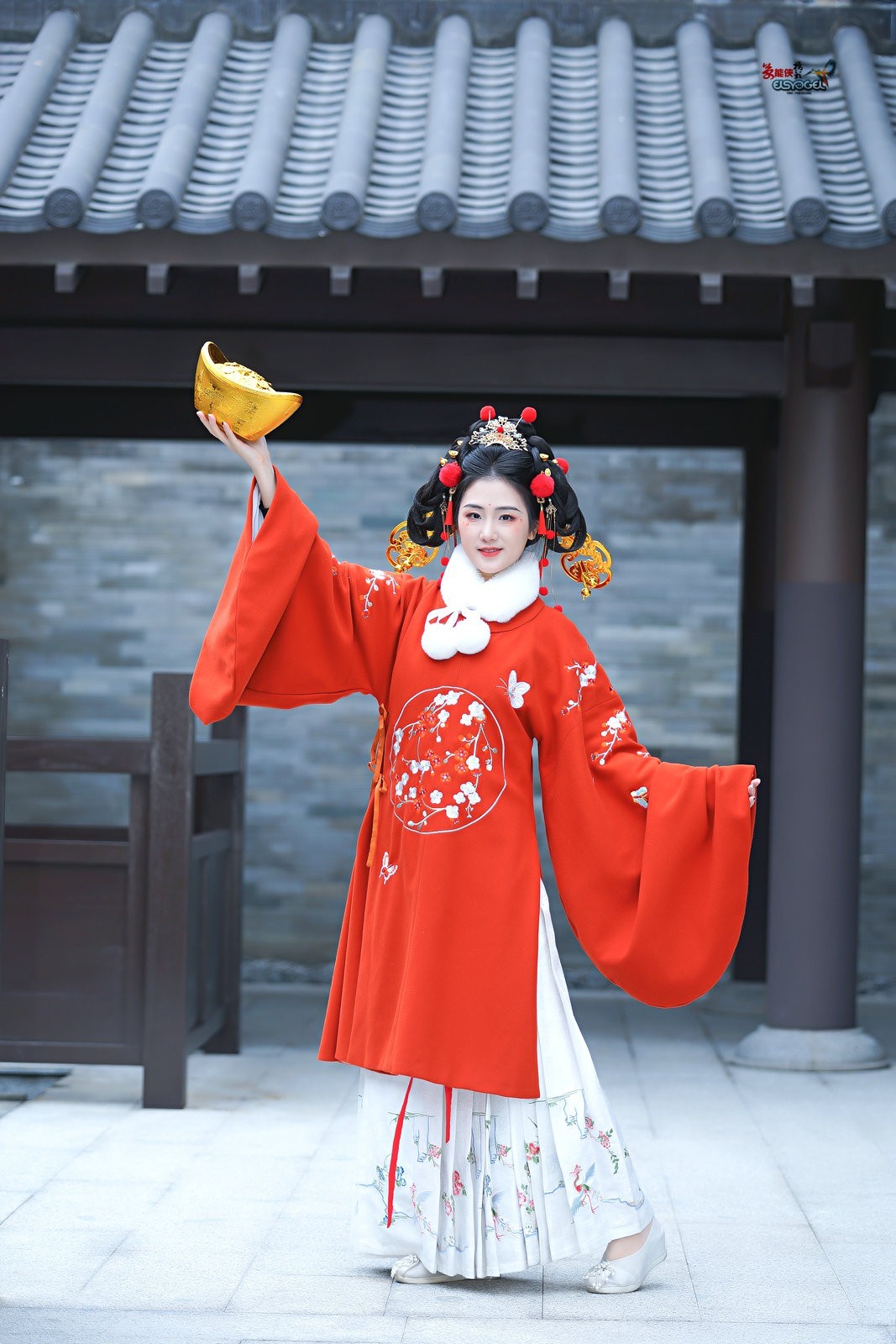 【金元宝财神少女】--- 半鹿