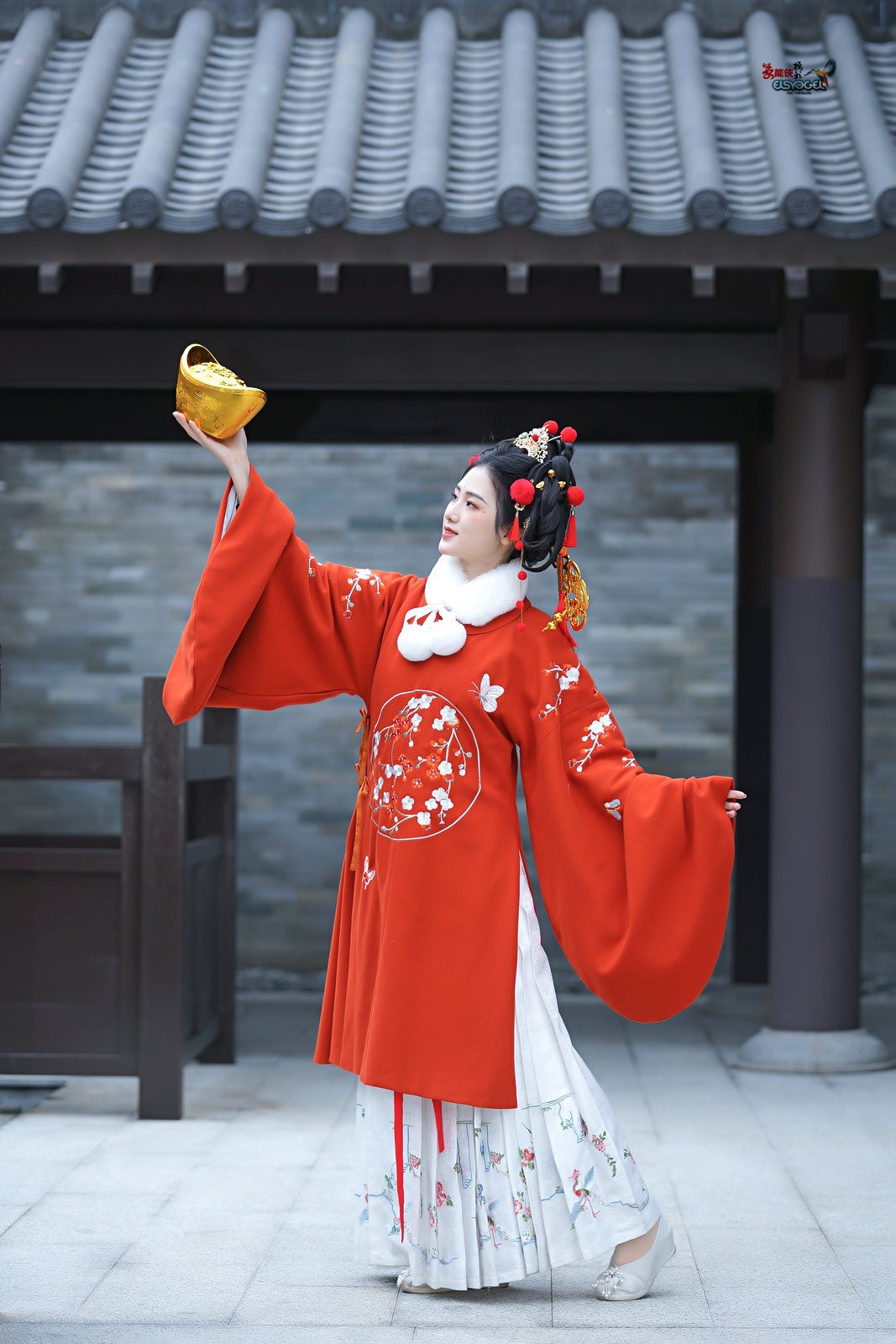 【金元宝财神少女】--- 半鹿