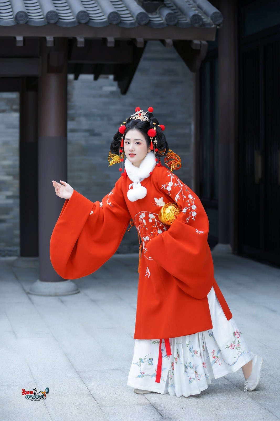 【金元宝财神少女】--- 半鹿