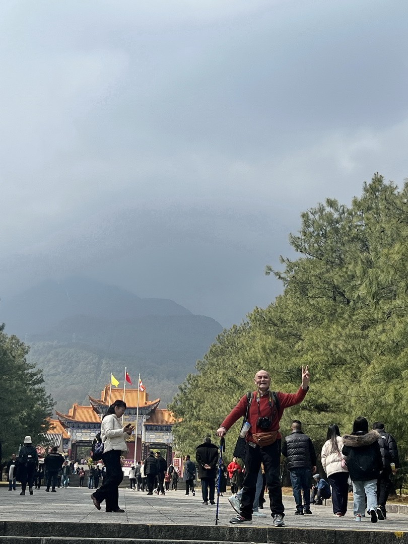 金庸天龙寺三塔        周鸣天