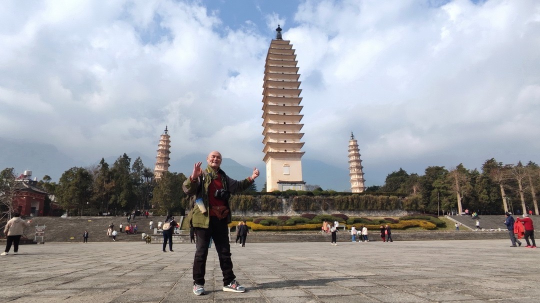 金庸天龙寺三塔        周鸣天