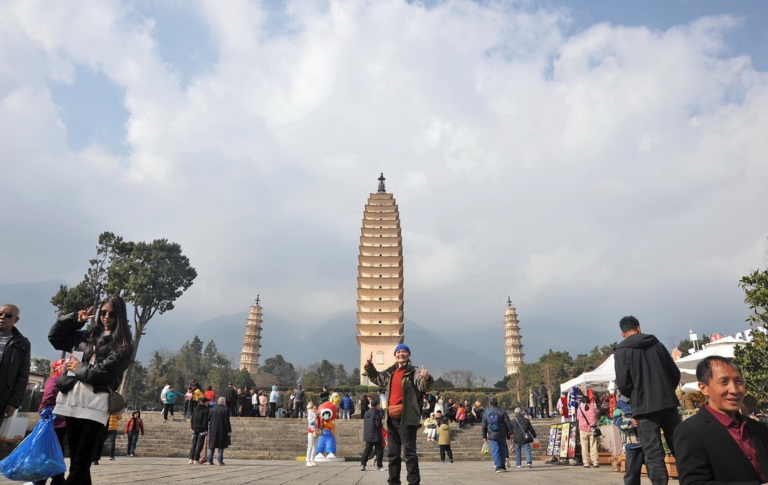 金庸天龙寺三塔        周鸣天