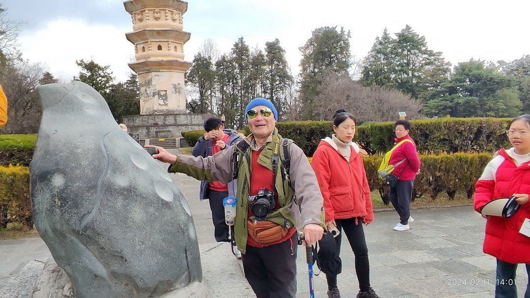 金庸天龙寺三塔        周鸣天