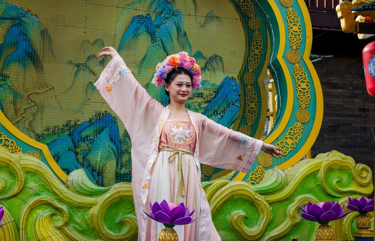 灯会演出人像（五）