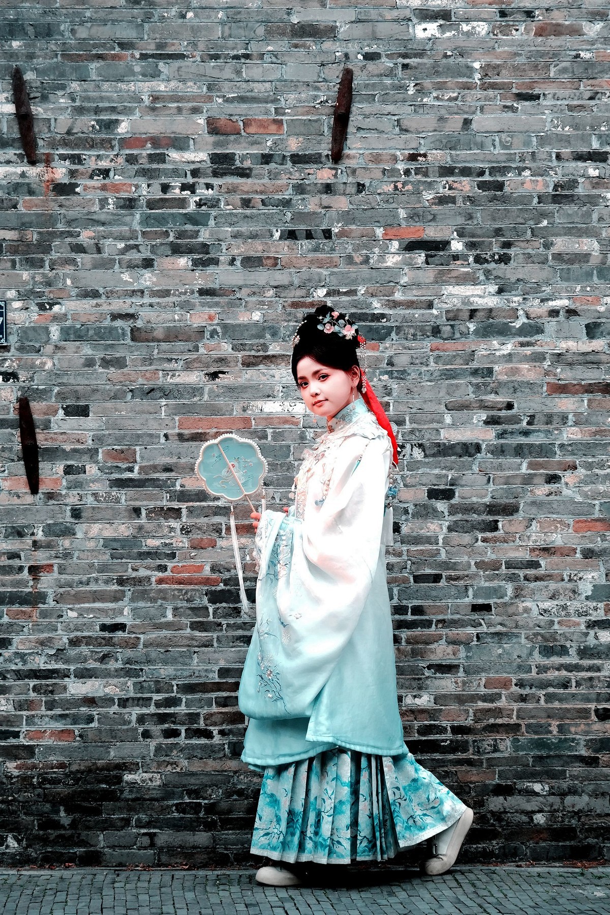 穿古装可爱的小女孩