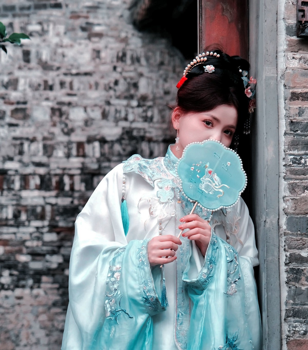 穿古装可爱的小女孩