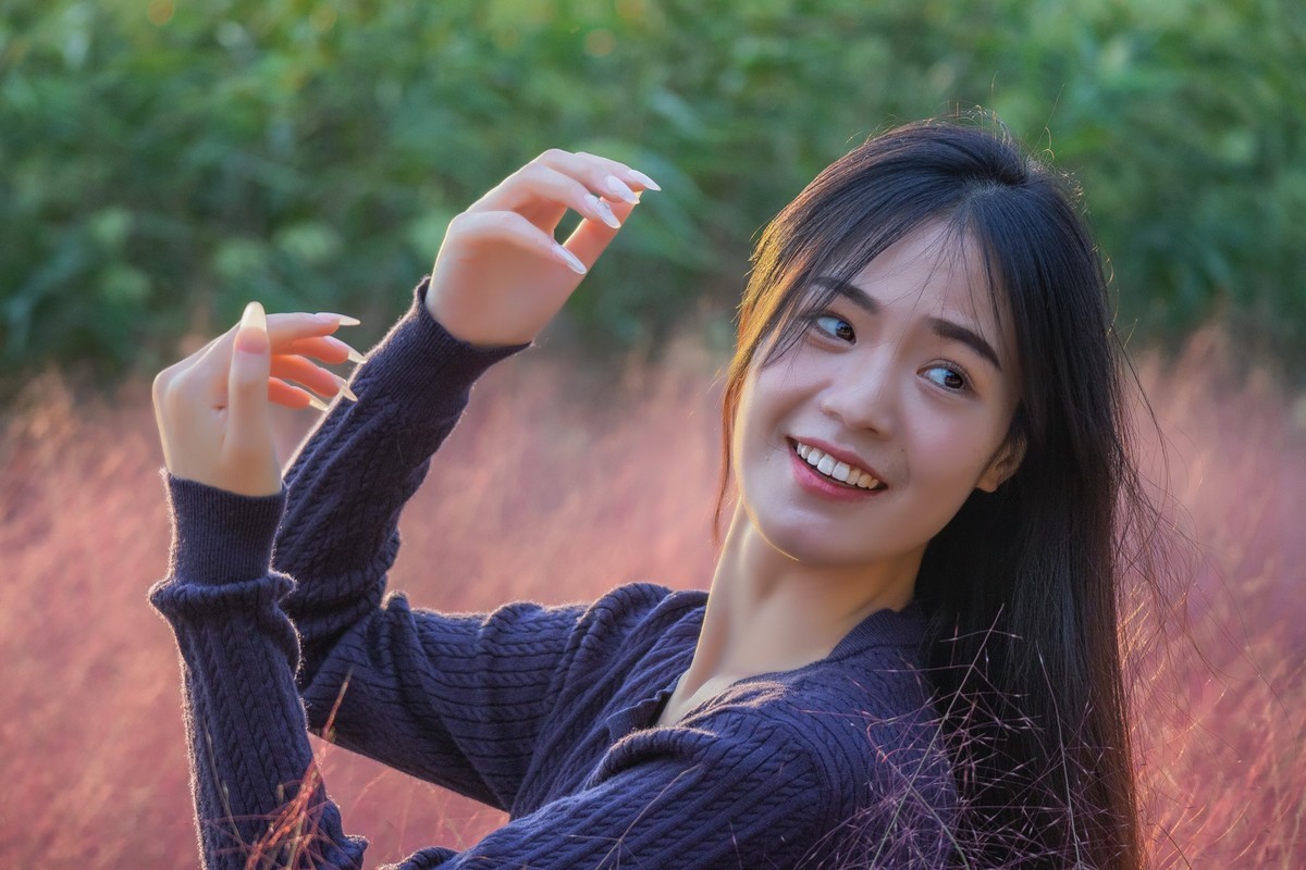 黄浦江旁蹭拍人像