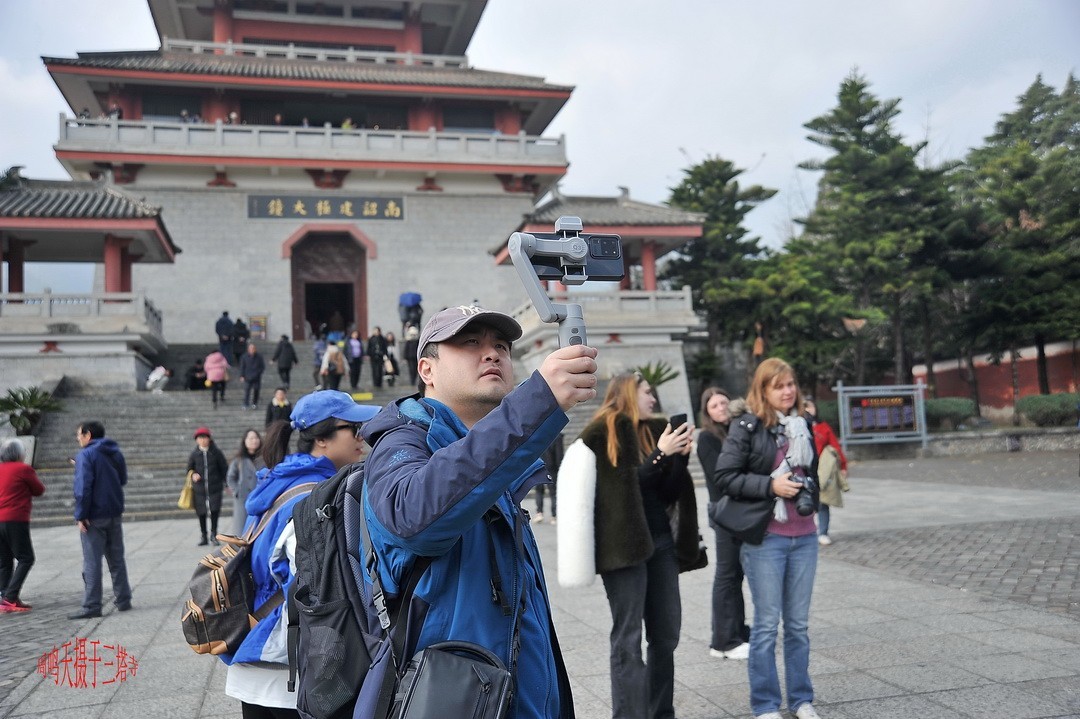 金庸天龙寺三塔        周鸣天