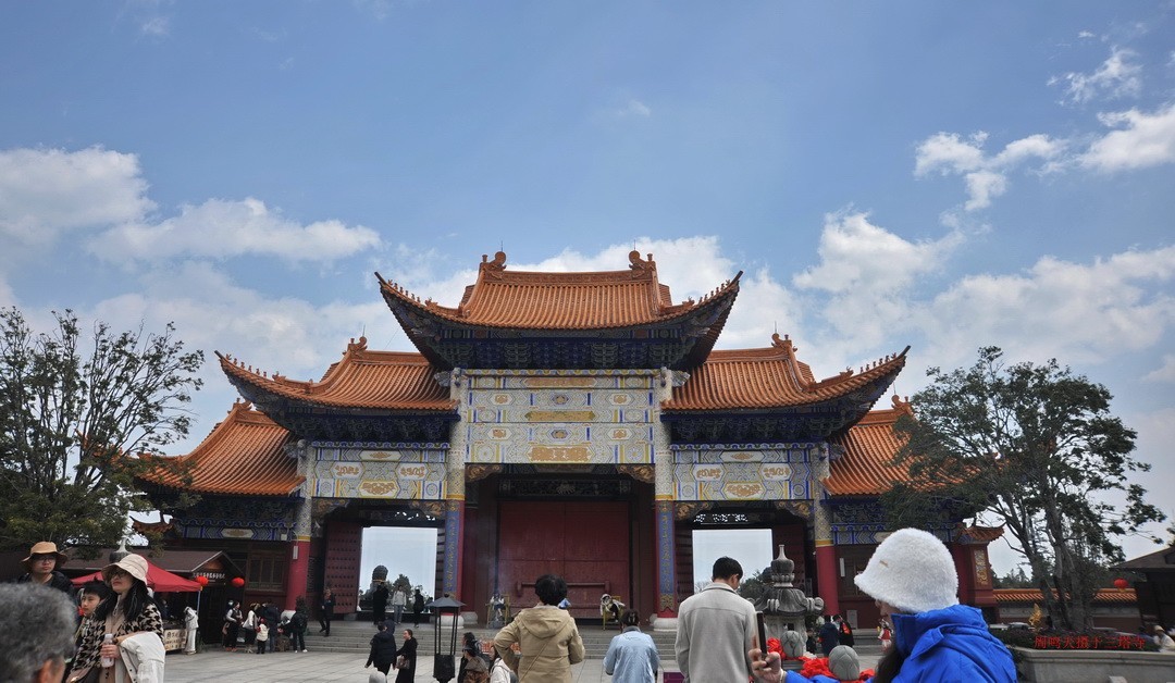 金庸天龙寺三塔        周鸣天