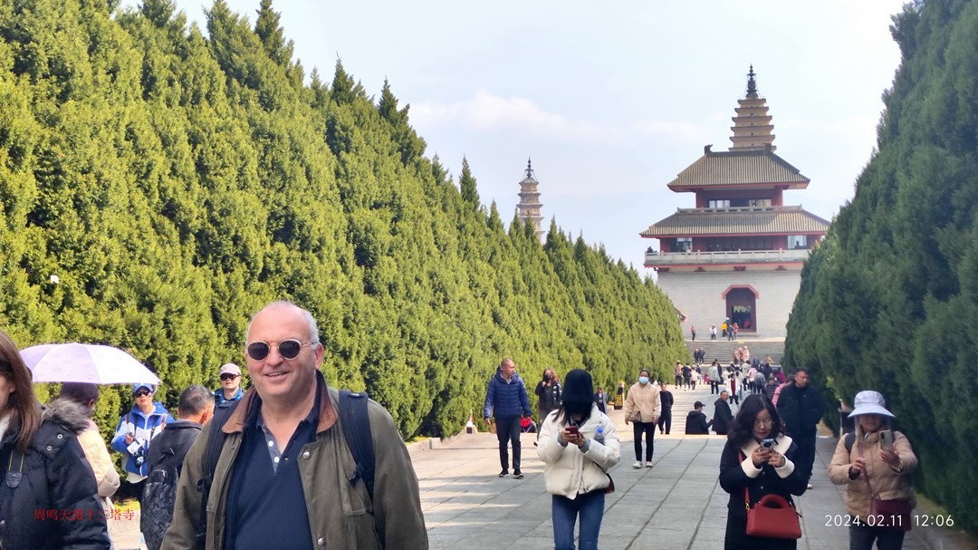 金庸天龙寺三塔        周鸣天