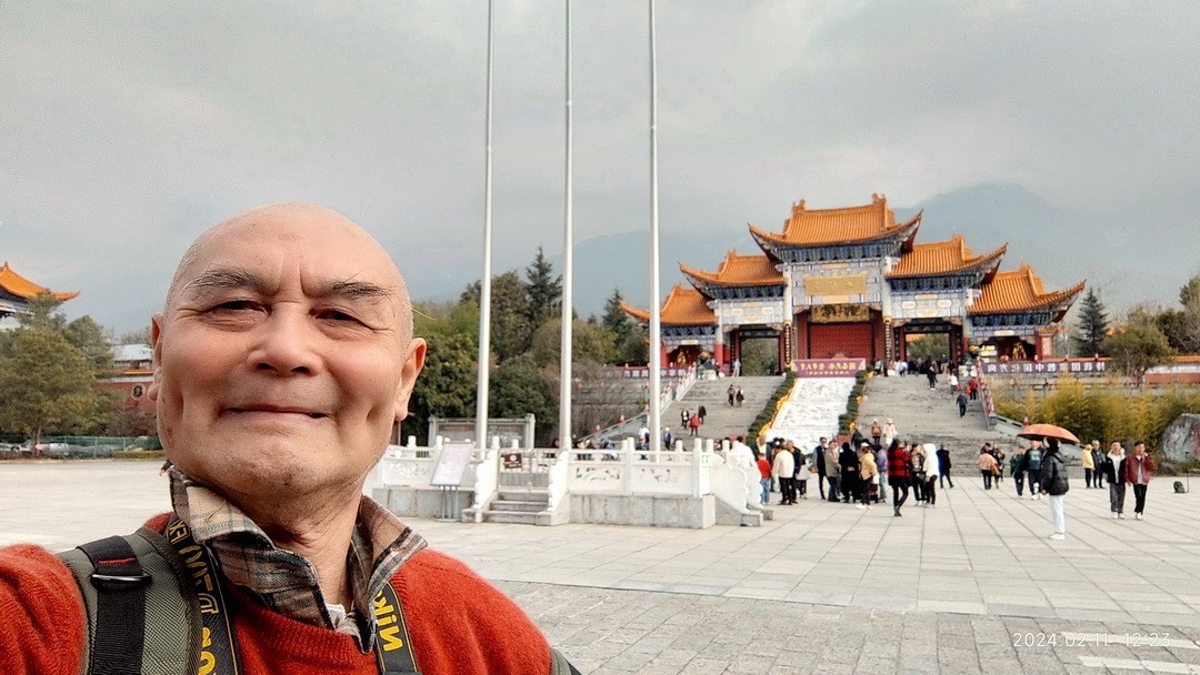 金庸天龙寺三塔        周鸣天