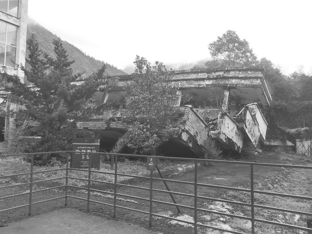 十五年了-为了忘却的纪念